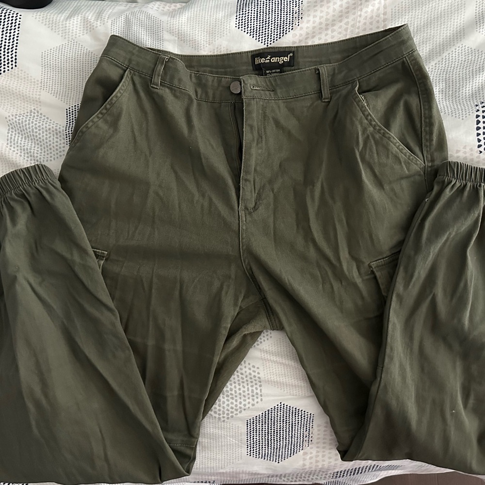 Khaki cuffed cargo pants🩶